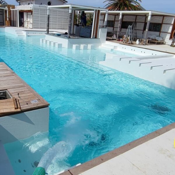 Servizio di riempimento piscine a domicilio a Lucca da Biagi Servizi Ambientali